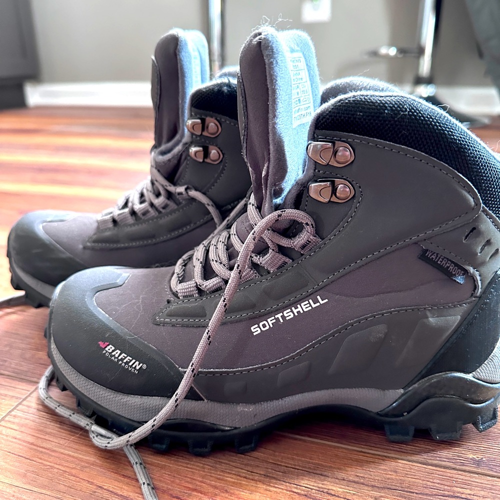 Hiking shoes size 6